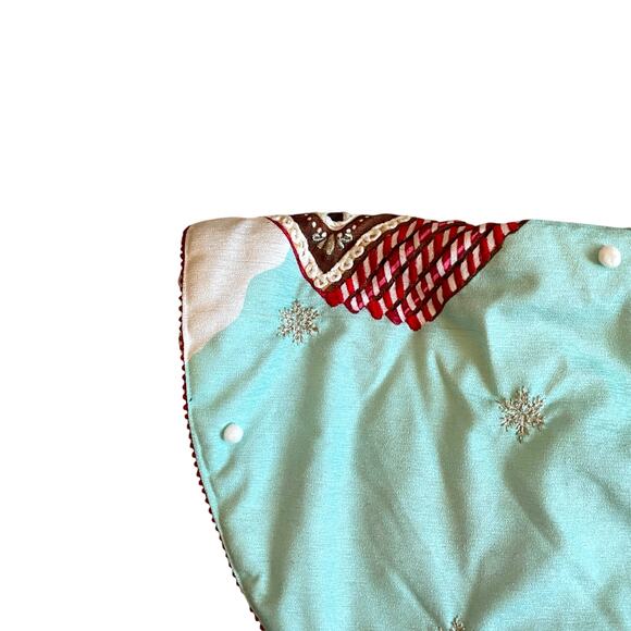 Nicole Miller 50in Gingerbread House Christmas Tree Skirt Embroidered New - Picture 16 of 16